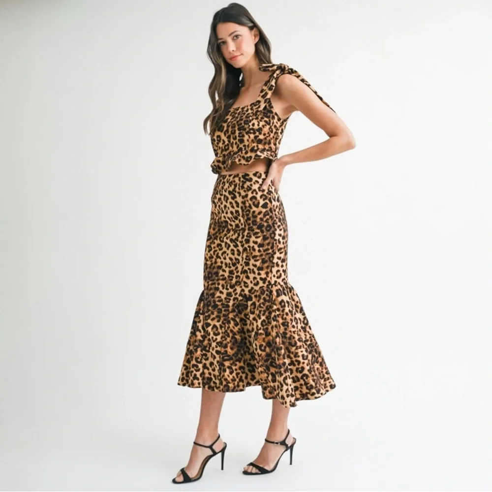 Chic Leopard Print Ruffle Crop Top and Midi Skirt Set - Picture 1 of 11